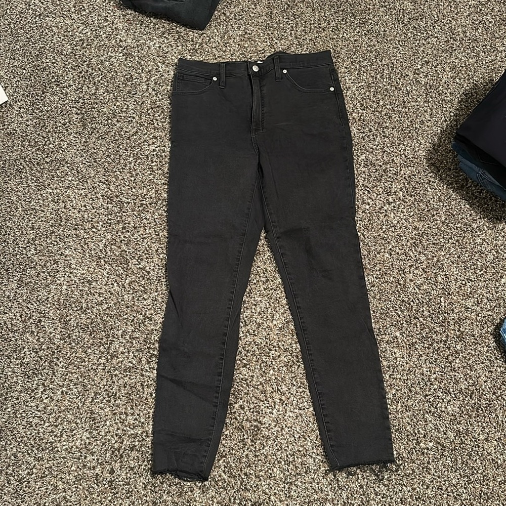 Madewell black skinny jeans with raw hem in size 30! Super cute!